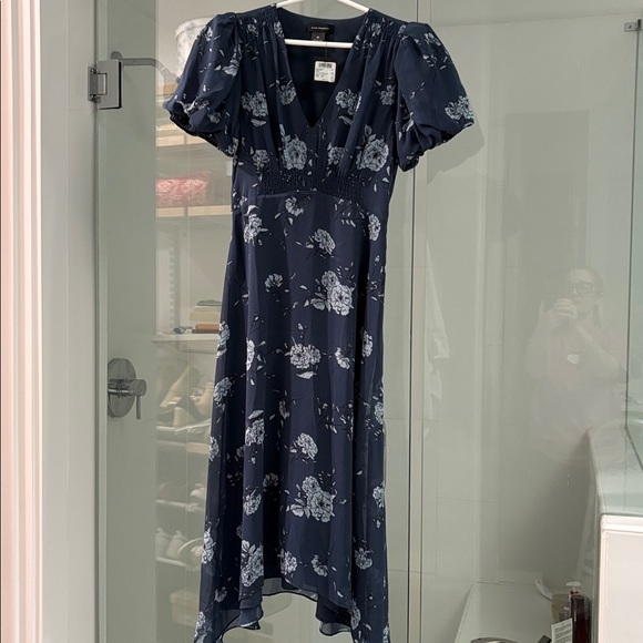 Club Monaco Dresses & Skirts - Club Monaco Navy Floral Midi Dress
